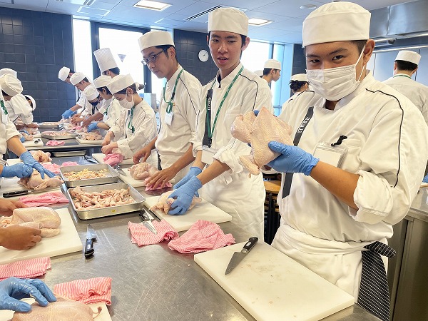 夏の余韻と新たな挑戦：辻調理師専門学校 9月の風景