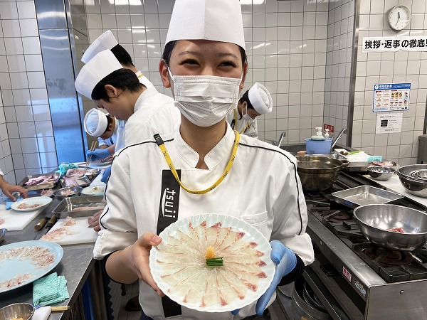 「私たちは完璧な鯛の薄造りが作れます！」日本料理だけを学ぶ辻調！ 日本料理クリエイティブ経営学科のブログ７