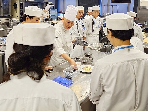 高度調理技術マネジメント学科2年生 専攻料理ジャンル別の実習の様子をご紹介!