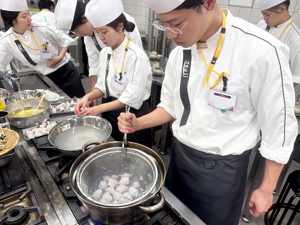 「日本料理の夏といえば鱧!今日は土瓶蒸しを作ります」日本料理だけを学ぶ辻調! 日本料理本科のブログ4