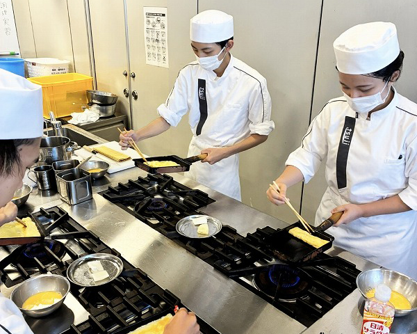 実習×目標設定で着実に成長!桂むき・だし巻き玉子の課題に挑む