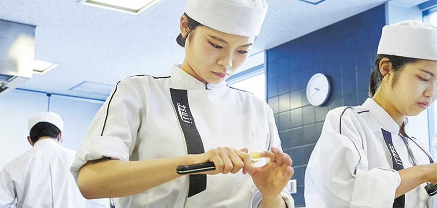 辻調理師専門学校│食のプロを育てる大阪の調理師専門学校